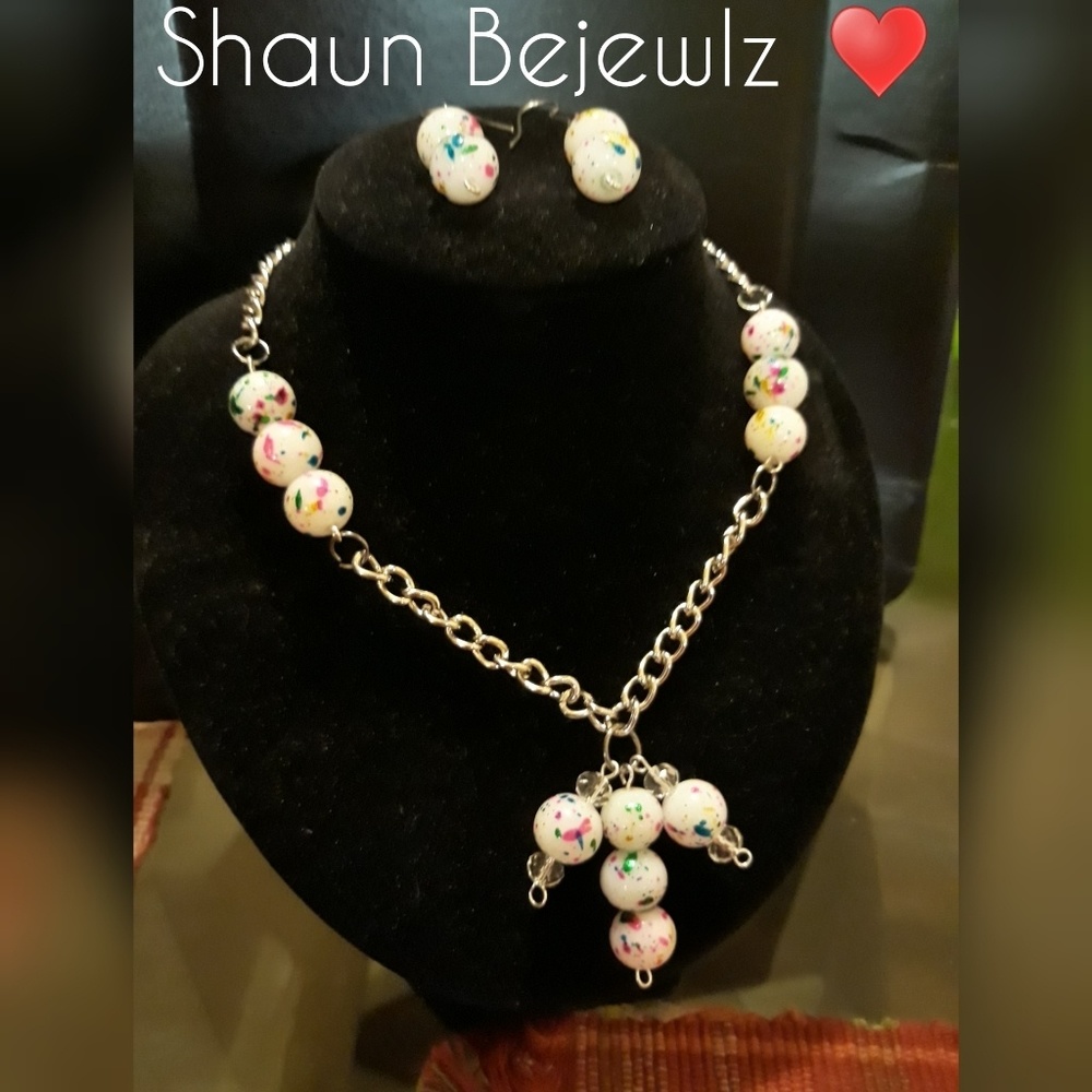 Beaded necklace & earrings set